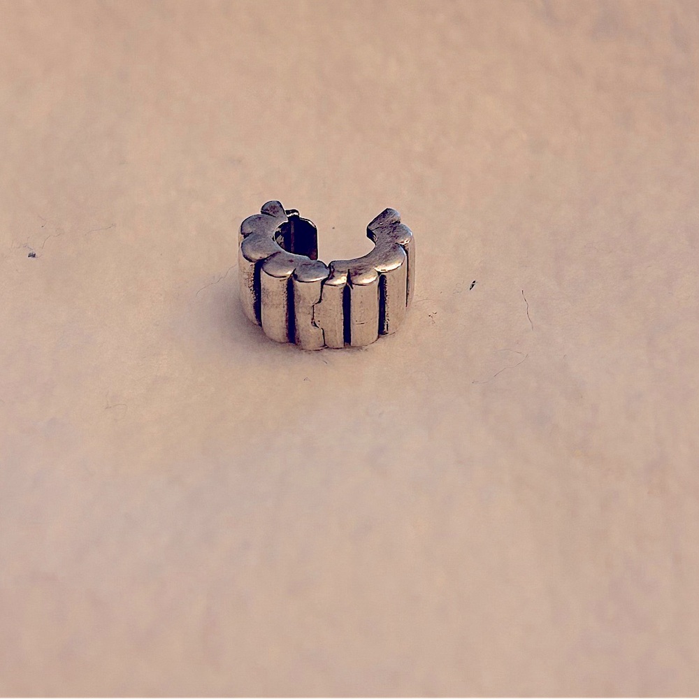 Authentic Pandora Silver Ribbed Clip Charm - Picture 2 of 2